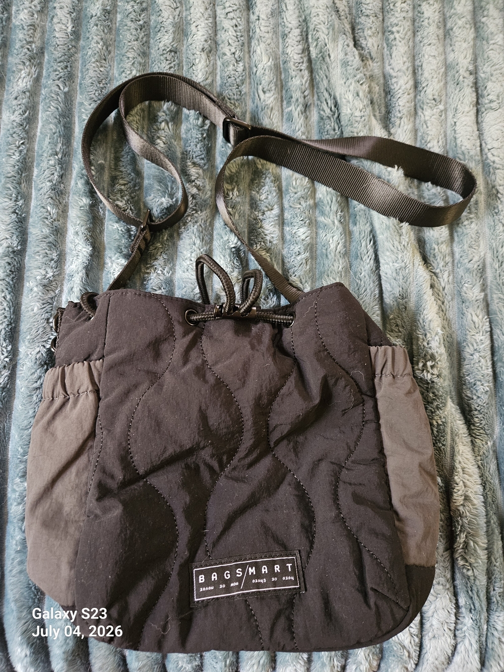 BAGSMART Quilted Black Crossbody Drawstring Bag